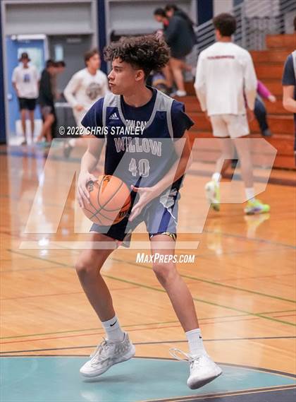 Thumbnail 3 in Willow Canyon vs. Liberty (Hoopsgiving Tournament) photogallery.