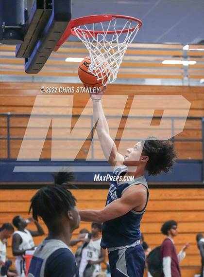 Thumbnail 3 in Willow Canyon vs. Liberty (Hoopsgiving Tournament) photogallery.