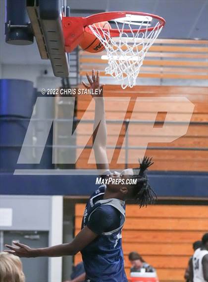 Thumbnail 1 in Willow Canyon vs. Liberty (Hoopsgiving Tournament) photogallery.