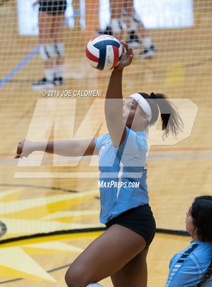 Thumbnail 2 in Fulshear vs Harlan (NEISD Volleyball Tournament) photogallery.