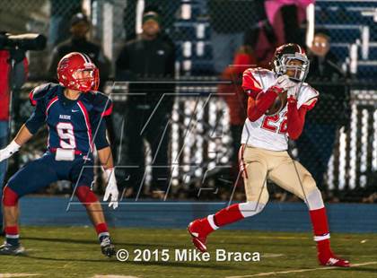 Thumbnail 1 in Central Catholic vs. Everett (MIAA Division 1 North Final) photogallery.