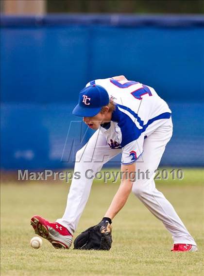 Thumbnail 1 in Houston Christian vs. Trinity Christian (TAPPS 5A Semifinal) photogallery.