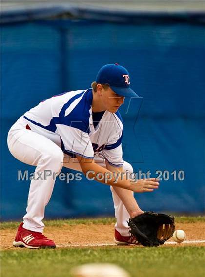 Thumbnail 2 in Houston Christian vs. Trinity Christian (TAPPS 5A Semifinal) photogallery.