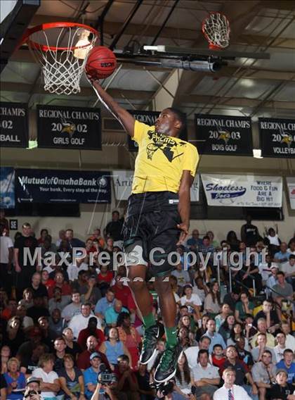 Thumbnail 2 in Slam Dunk Contest (City of Palms Classic) photogallery.