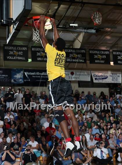 Thumbnail 2 in Slam Dunk Contest (City of Palms Classic) photogallery.