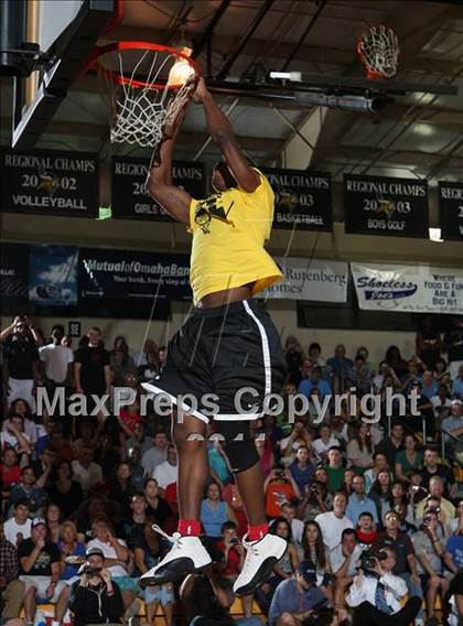Thumbnail 2 in Slam Dunk Contest (City of Palms Classic) photogallery.