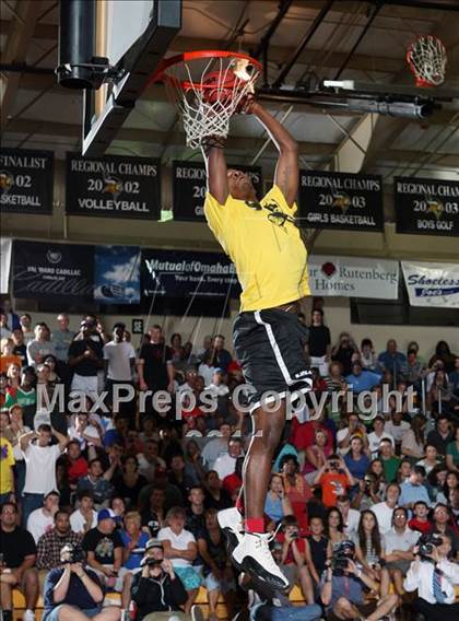 Thumbnail 1 in Slam Dunk Contest (City of Palms Classic) photogallery.
