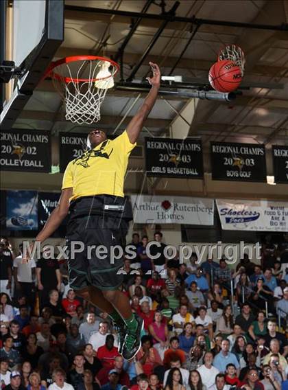 Thumbnail 1 in Slam Dunk Contest (City of Palms Classic) photogallery.
