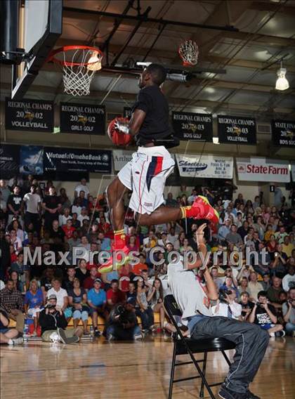 Thumbnail 1 in Slam Dunk Contest (City of Palms Classic) photogallery.