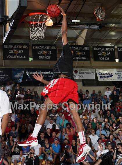 Thumbnail 3 in Slam Dunk Contest (City of Palms Classic) photogallery.