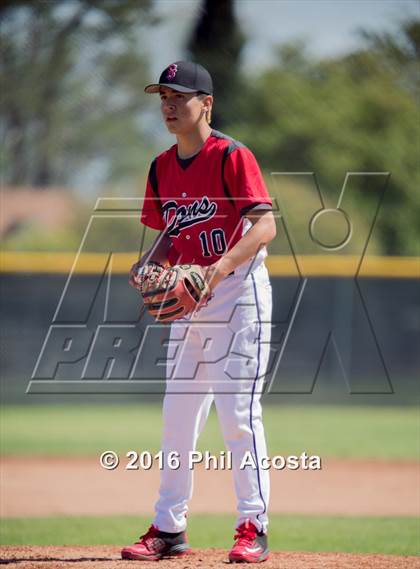 Thumbnail 2 in Alhambra Moors vs Sierra Vista Dons photogallery.
