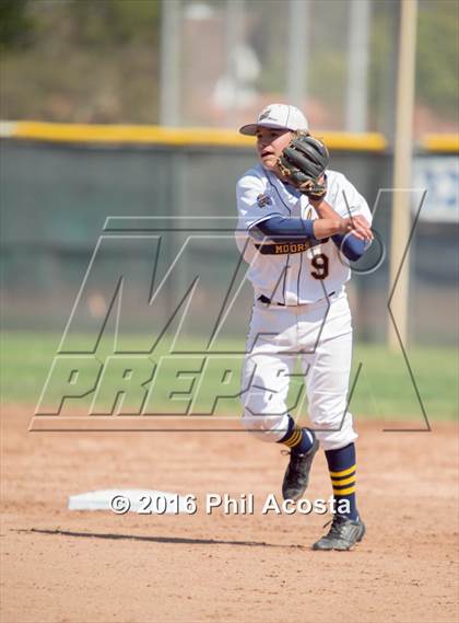 Thumbnail 2 in Alhambra Moors vs Sierra Vista Dons photogallery.