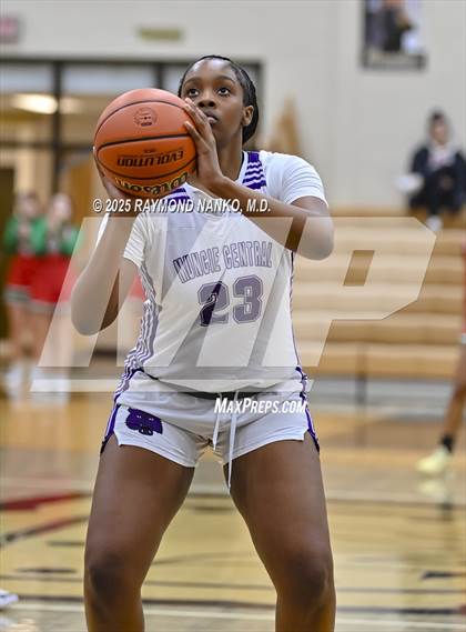 Thumbnail 3 in Anderson vs. Muncie Central (IHSAA 4A Section 10 First Round)  photogallery.