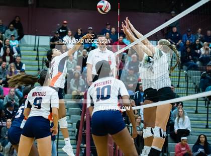 Thumbnail 2 in Sachse vs Propser (UIL 6A Region 2 Regional Quarterfinals) photogallery.