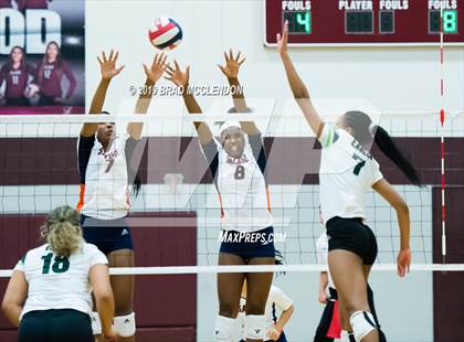 Thumbnail 3 in Sachse vs Propser (UIL 6A Region 2 Regional Quarterfinals) photogallery.