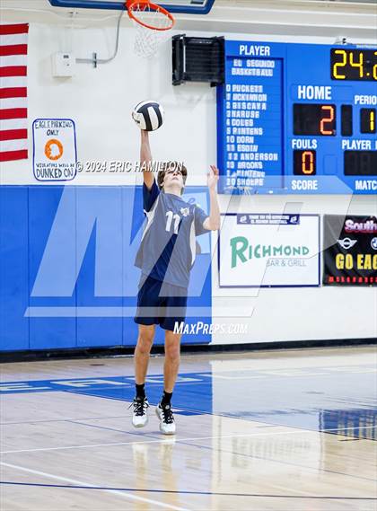 Thumbnail 1 in Loyola @ El Segundo photogallery.