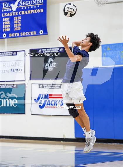 Thumbnail 3 in Loyola @ El Segundo photogallery.