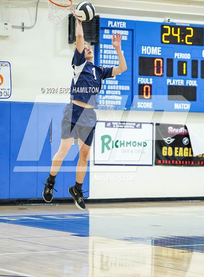 Thumbnail 1 in Loyola @ El Segundo photogallery.