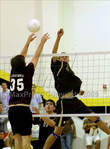 Thumbnail 2 in Laguna Beach vs. Parker (CIF SoCal D3 Final) photogallery.