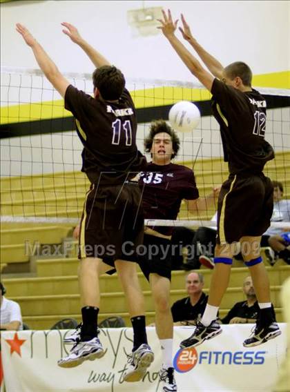 Thumbnail 1 in Laguna Beach vs. Parker (CIF SoCal D3 Final) photogallery.