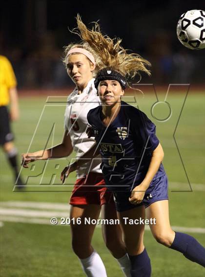 Thumbnail 2 in Aquinas vs Maize (KSHSAA 5A Semifinal) photogallery.