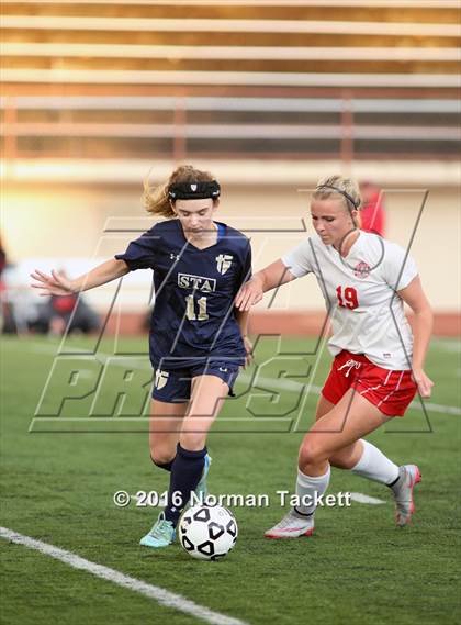 Thumbnail 2 in Aquinas vs Maize (KSHSAA 5A Semifinal) photogallery.