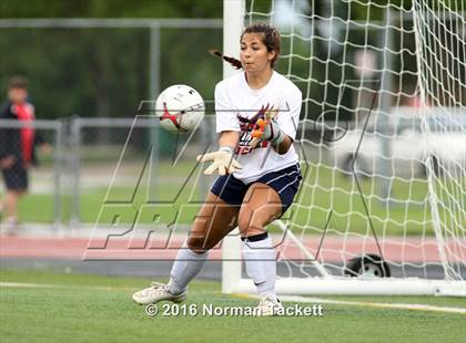 Thumbnail 1 in Aquinas vs Maize (KSHSAA 5A Semifinal) photogallery.