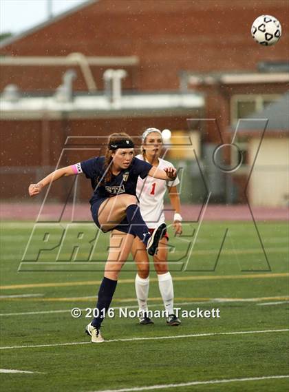 Thumbnail 1 in Aquinas vs Maize (KSHSAA 5A Semifinal) photogallery.