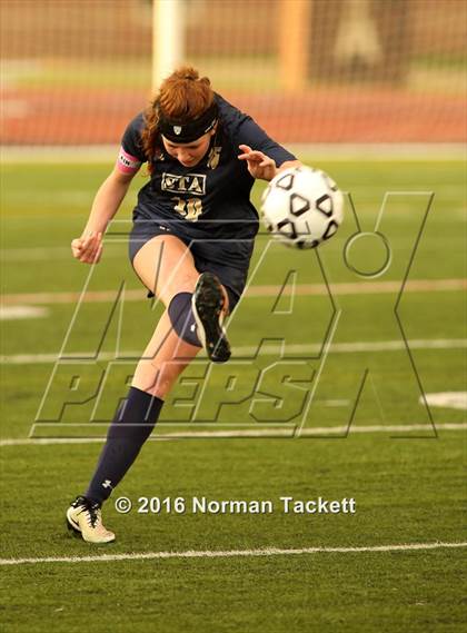 Thumbnail 1 in Aquinas vs Maize (KSHSAA 5A Semifinal) photogallery.