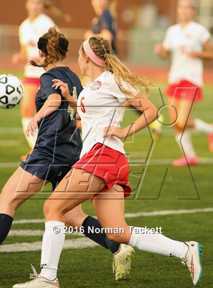 Thumbnail 3 in Aquinas vs Maize (KSHSAA 5A Semifinal) photogallery.