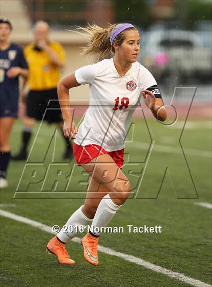 Thumbnail 2 in Aquinas vs Maize (KSHSAA 5A Semifinal) photogallery.