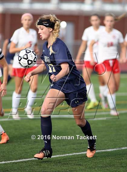 Thumbnail 3 in Aquinas vs Maize (KSHSAA 5A Semifinal) photogallery.