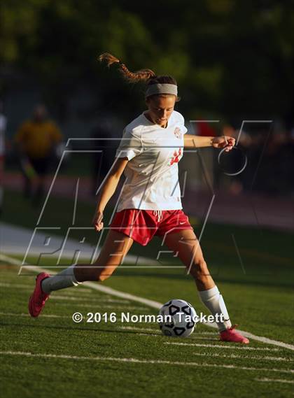 Thumbnail 2 in Aquinas vs Maize (KSHSAA 5A Semifinal) photogallery.