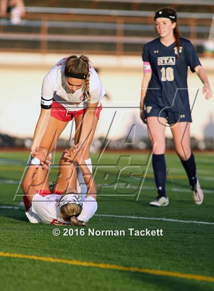 Thumbnail 3 in Aquinas vs Maize (KSHSAA 5A Semifinal) photogallery.