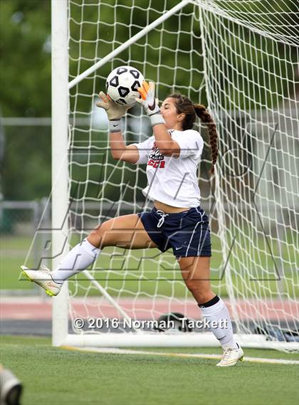 Thumbnail 3 in Aquinas vs Maize (KSHSAA 5A Semifinal) photogallery.