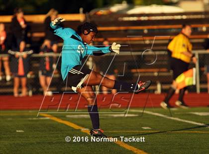 Thumbnail 2 in Aquinas vs Maize (KSHSAA 5A Semifinal) photogallery.