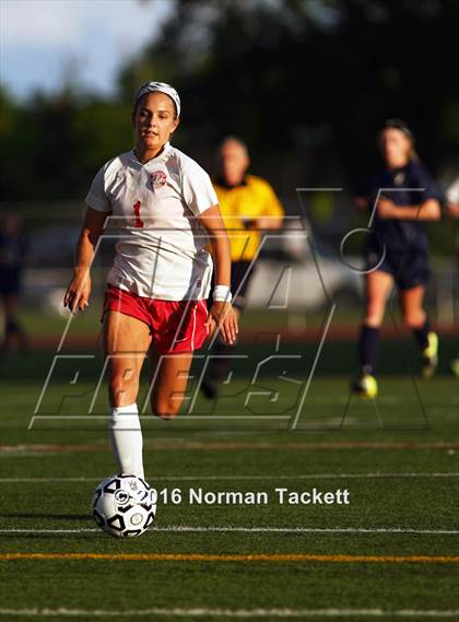 Thumbnail 2 in Aquinas vs Maize (KSHSAA 5A Semifinal) photogallery.