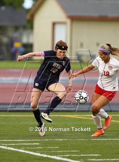 Thumbnail 3 in Aquinas vs Maize (KSHSAA 5A Semifinal) photogallery.