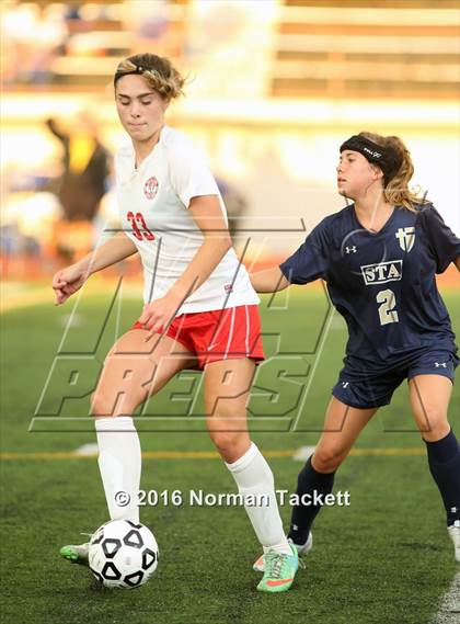 Thumbnail 3 in Aquinas vs Maize (KSHSAA 5A Semifinal) photogallery.