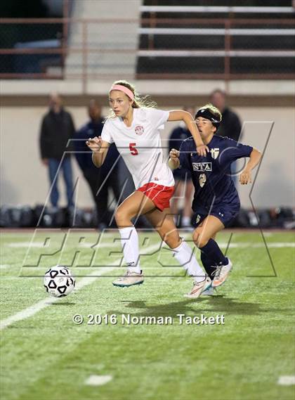 Thumbnail 1 in Aquinas vs Maize (KSHSAA 5A Semifinal) photogallery.