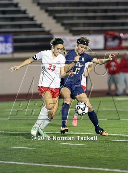Thumbnail 2 in Aquinas vs Maize (KSHSAA 5A Semifinal) photogallery.