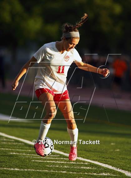 Thumbnail 3 in Aquinas vs Maize (KSHSAA 5A Semifinal) photogallery.