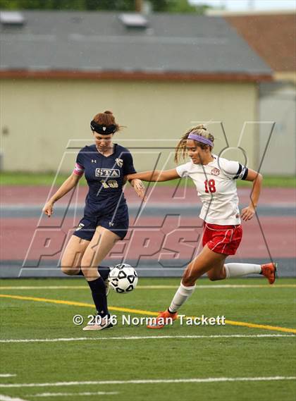 Thumbnail 2 in Aquinas vs Maize (KSHSAA 5A Semifinal) photogallery.