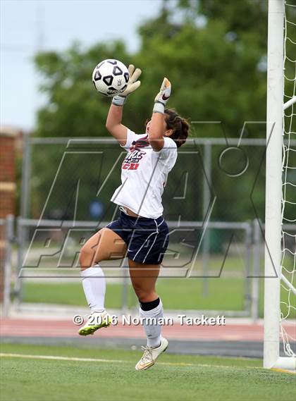 Thumbnail 3 in Aquinas vs Maize (KSHSAA 5A Semifinal) photogallery.