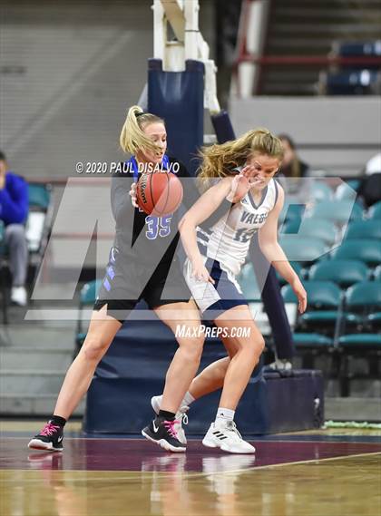 Thumbnail 1 in Grandview vs. Valor Christian (CHSAA 5A Final Four) photogallery.