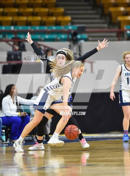 Thumbnail 1 in Grandview vs. Valor Christian (CHSAA 5A Final Four) photogallery.