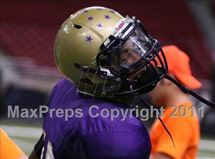 Thumbnail 3 in DeSmet Jesuit @ Christian Brothers (Great American Football Classic) photogallery.