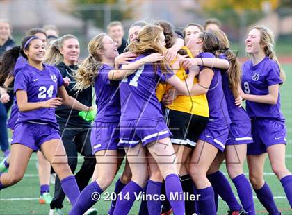 Thumbnail 2 in Columbia River vs. Sumner (WIAA WCD/SW 3A District Final) photogallery.
