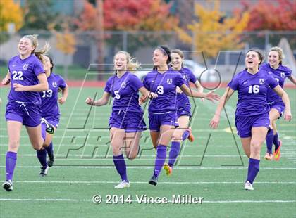 Thumbnail 2 in Columbia River vs. Sumner (WIAA WCD/SW 3A District Final) photogallery.