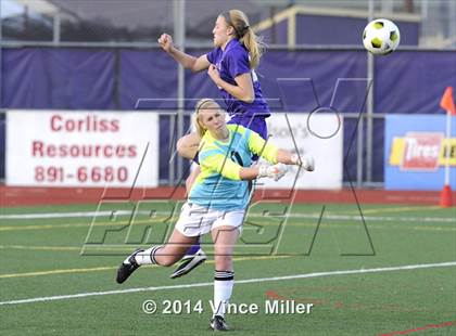 Thumbnail 3 in Columbia River vs. Sumner (WIAA WCD/SW 3A District Final) photogallery.